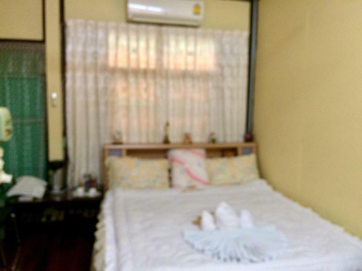 Pee Homestay Lopburi Ban Tha Krayang Exterior photo
