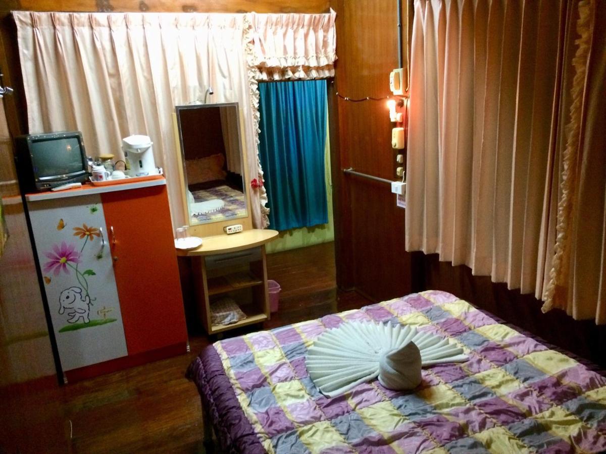 Pee Homestay Lopburi Ban Tha Krayang Exterior photo
